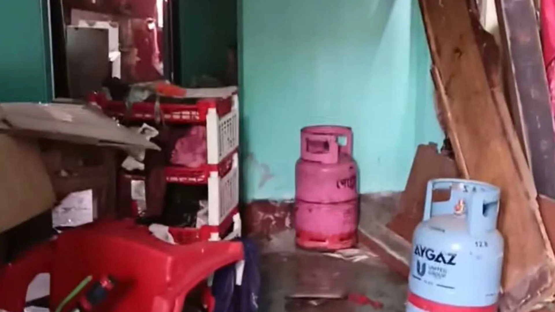 বরিশালে গ্যাস সিলিন্ডার বিস্ফোরণ, বাবা-ছেলে আহত